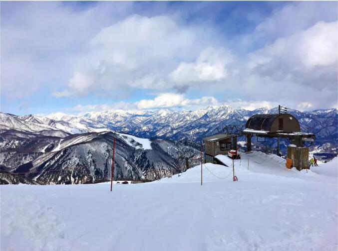 八方尾根滑雪场白马cortina滑雪场位于白马地区的最北边.
