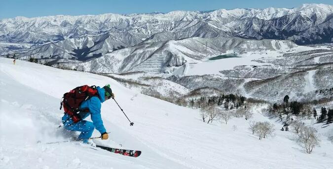 日本滑雪场最有名的,日本顶级滑雪场推荐