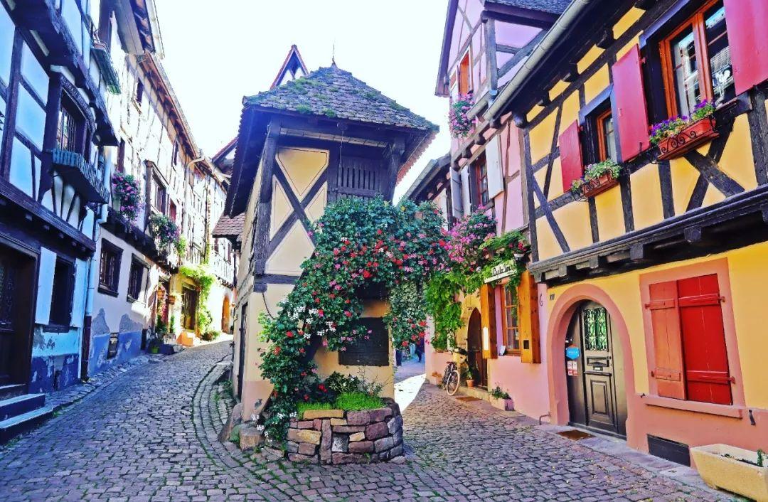 来这一被称作是法国美丽的小镇,乃至是全球美丽的小镇,全部的漂亮梦镜