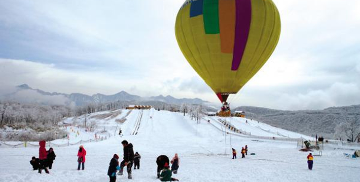 位于大邑县西岭镇的滑雪场让很多游人在此地学会了滑雪,这里的跑道是7