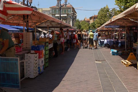 萨蕾亚大道传统集市 （Cours Saleya Marche）