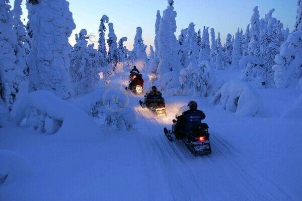 芬兰雪地摩托车