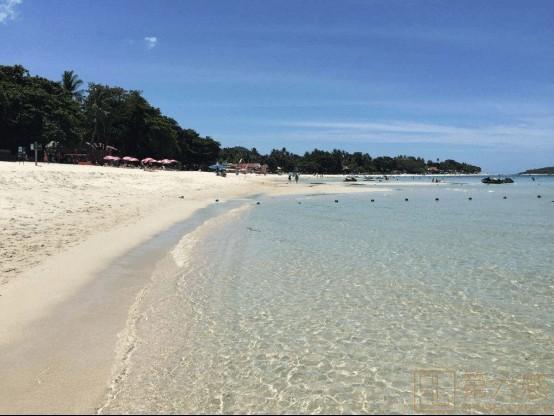 查汶海滩海水清澈