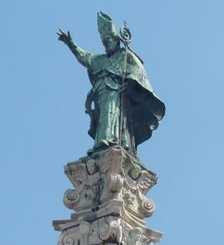 圣奥龙佐纪念柱