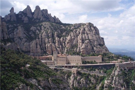 蒙特塞拉特山Montserrat