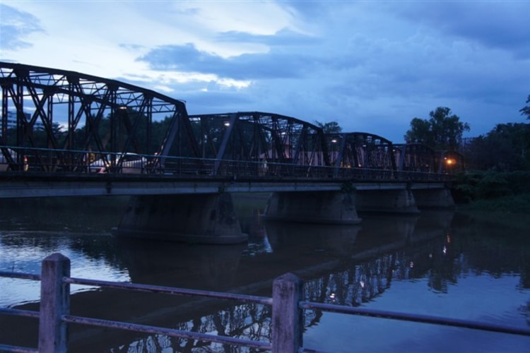 平河铁桥(Iron Bridge)