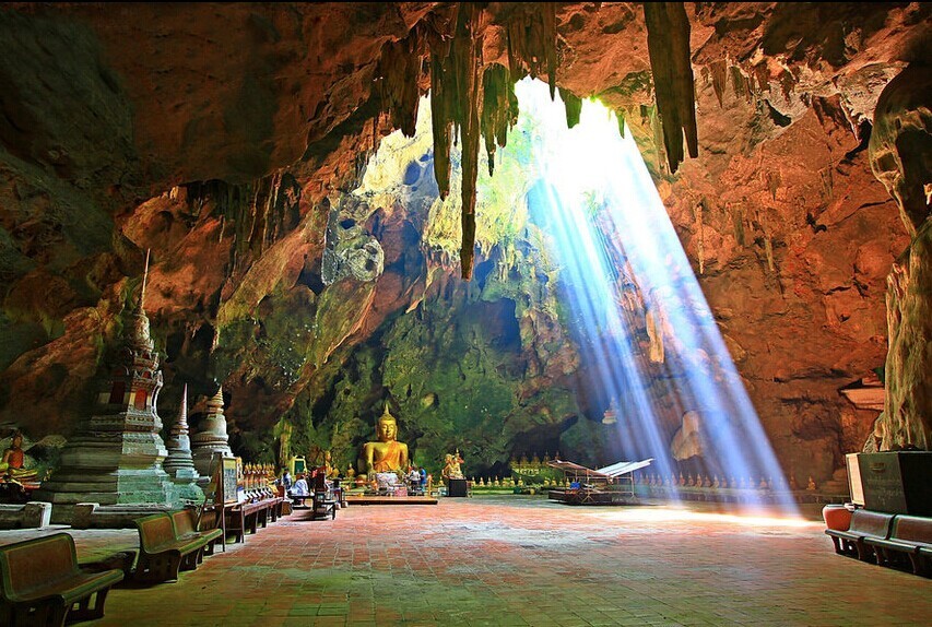 考龙穴(Tham Khao Luang Cave)