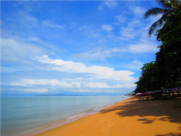 中天海滩(Jomtien Beach)