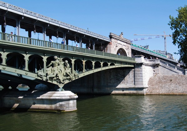 查尔斯戴高乐桥Pont Charles-de-Gaulle