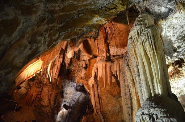 杰诺兰钟乳岩(Jenolan Caves)