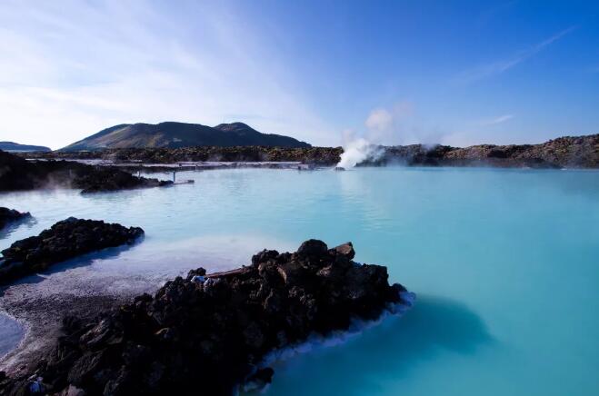 冰島和中國有 8 小時的時差,旅途第一站,先到藍湖溫泉(blue lagoon)