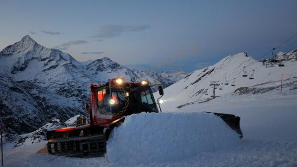 压雪车