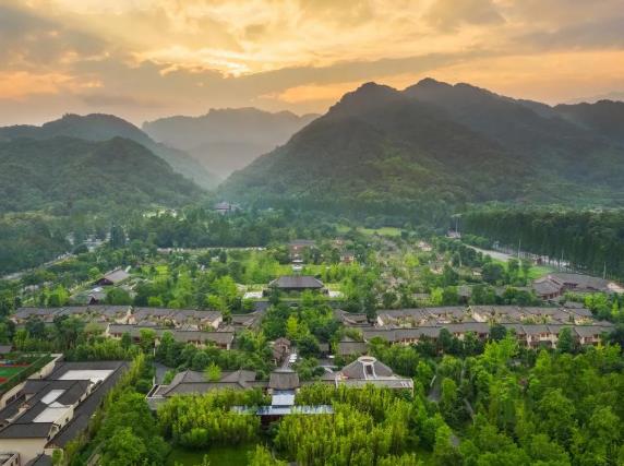 去青城山住六善，在人间仙境中get素雅奢华