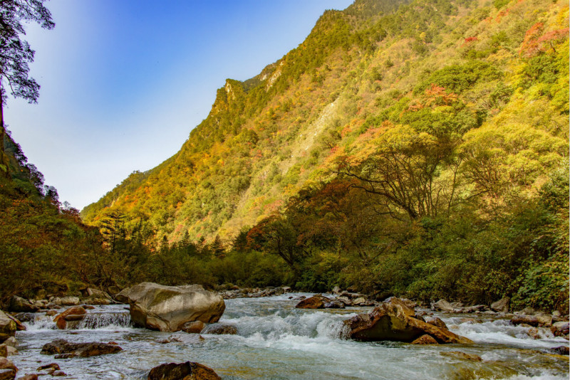 东拉山大峡谷