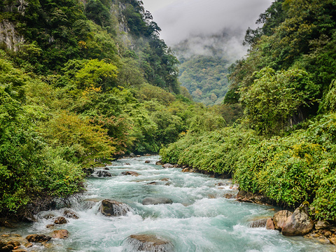 东拉山大峡谷