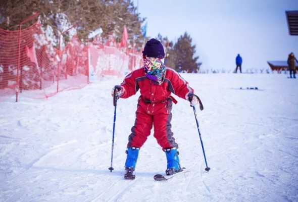 儿童滑雪