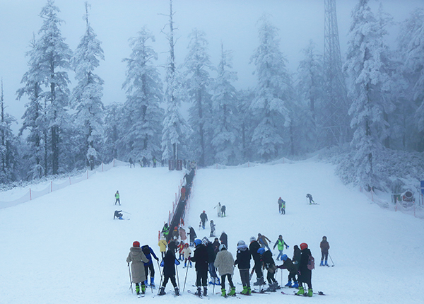 眉山洪雅屋瓦山滑雪场