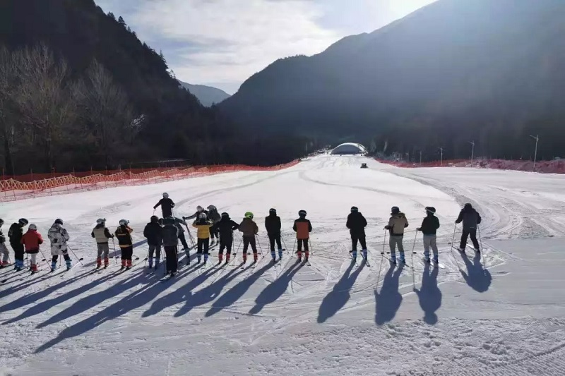 孟屯河谷滑雪场