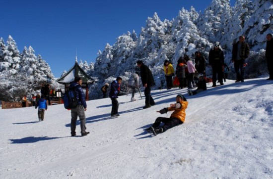 峨眉山雷洞坪滑雪场