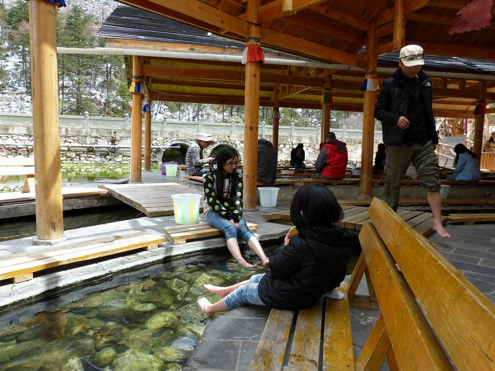 木格措药池沸泉