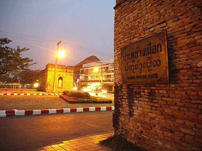 乾帕门(Chang Phueak Gate)