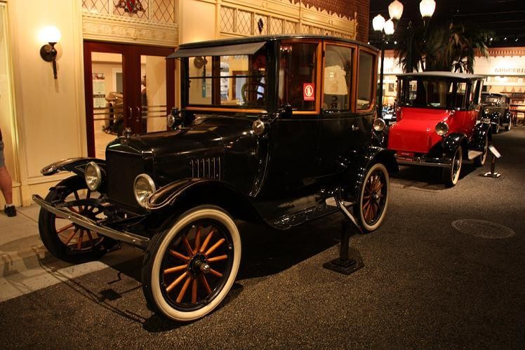 彼德森汽车博物馆(Petersen Automotive Museum)
